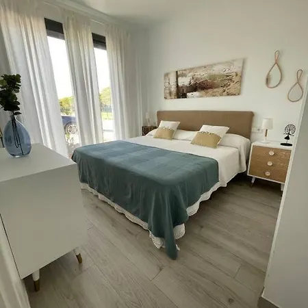 Exclusivo Chalet En Urbanizacion Roche