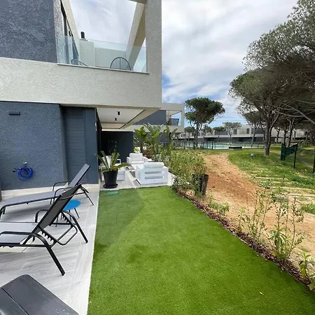 Exclusivo Chalet En Urbanizacion Roche *
