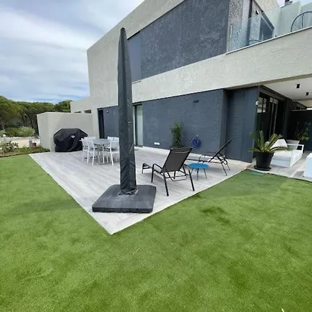 Exclusivo Chalet En Urbanizacion Roche Villa *